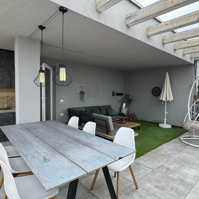 The Lake Queen - Residence with Pool - Appartamento con 2 Camere da Letto e Terrazza - 29
