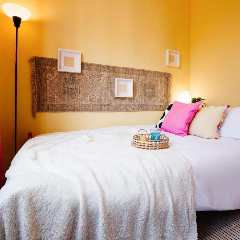 Sunwave with Terrace 280 Mbps Old Town Renovated - Three-Bedroom Premium Apartment with Balcony - 13