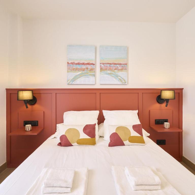 Apartamentos Plaza de San Juan by keyhom - Two-Bedroom Apartment - 4
