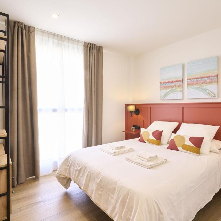 Apartamentos Plaza de San Juan by keyhom - Two-Bedroom Apartment - 10