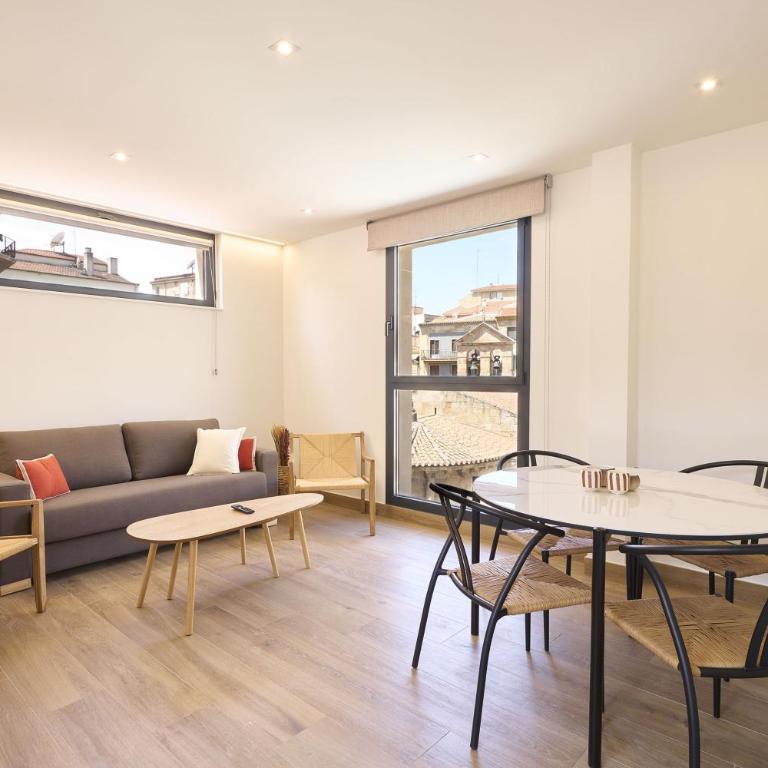 Apartamentos Plaza de San Juan by keyhom - Two-Bedroom Apartment - 3