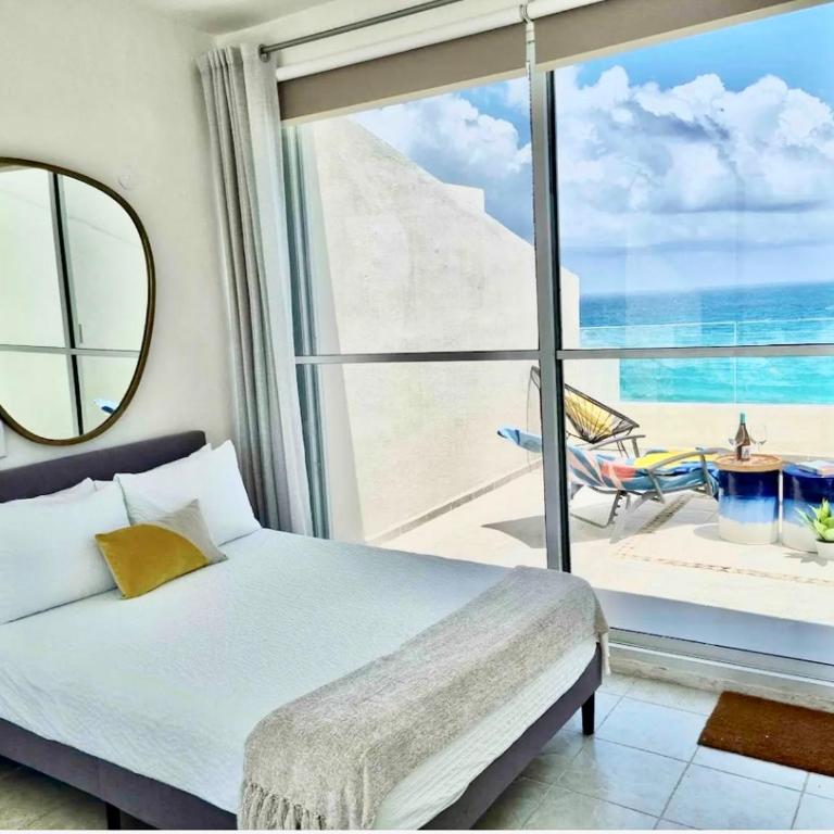 Beachfront Three-Story Coastal Penthouse, 3BR-3BA - Penthouse Apartment - 23