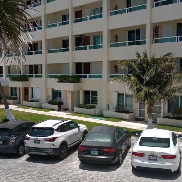 Beachfront Three-Story Coastal Penthouse, 3BR-3BA - Penthouse Apartment - 52