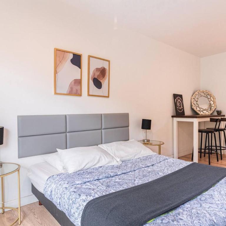 Private Balcony Rooftop Lounge Free Parking - Double Room with Park View - 10
