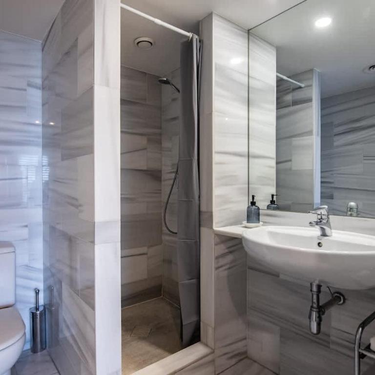 Seafront suite with terrace - Apartment - 16