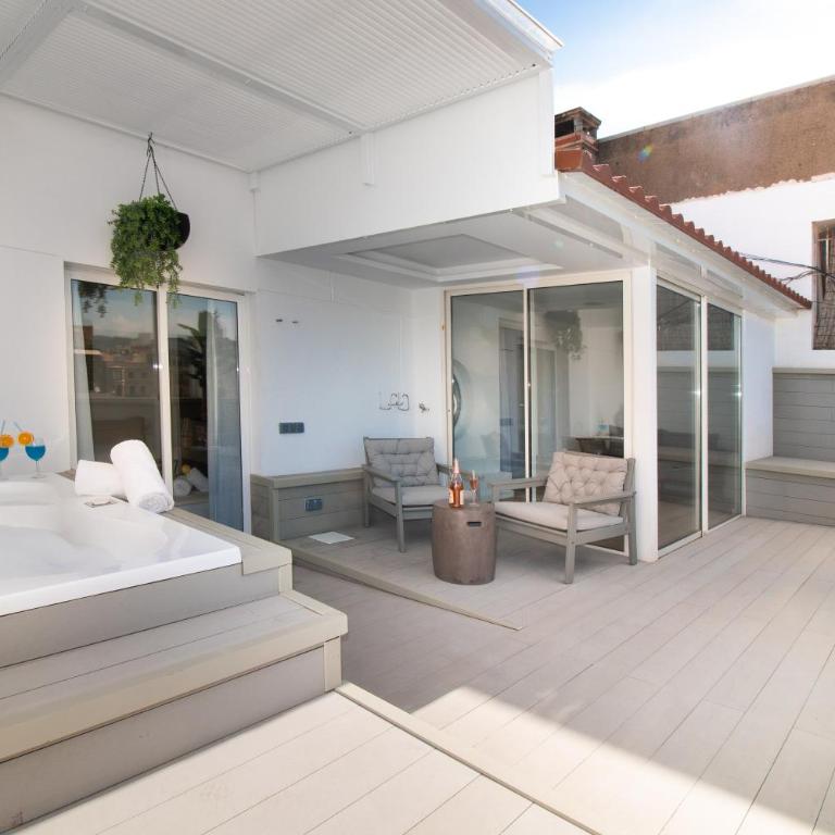 Luxury Penthouse with Jacuzzi & Large Terraces by Passeig de Gràcia - Two-Bedroom Deluxe Apartment with Balcony - 1