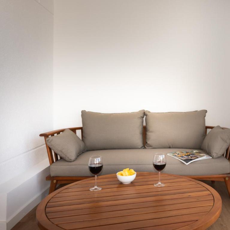 Luxury Penthouse with Jacuzzi & Large Terraces by Passeig de Gràcia - Two-Bedroom Deluxe Apartment with Balcony - 30