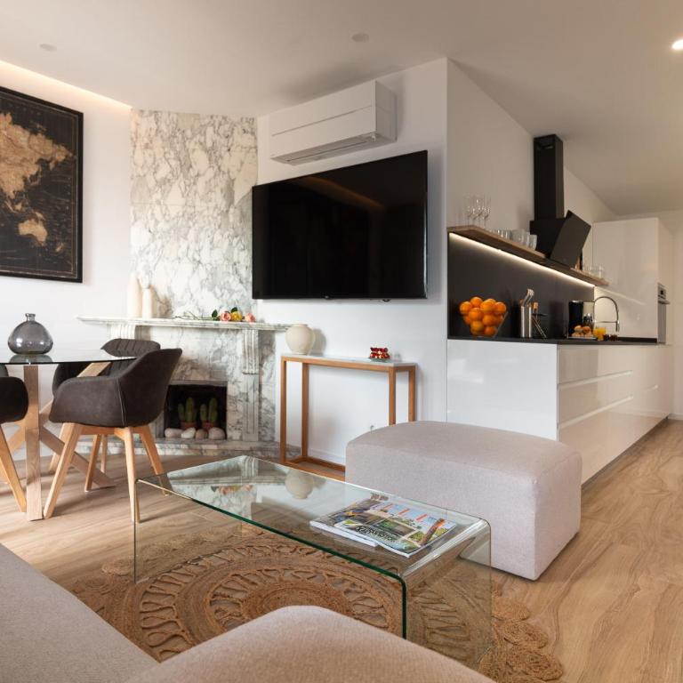 Luxury Penthouse with Jacuzzi & Large Terraces by Passeig de Gràcia - Two-Bedroom Deluxe Apartment with Balcony - 22