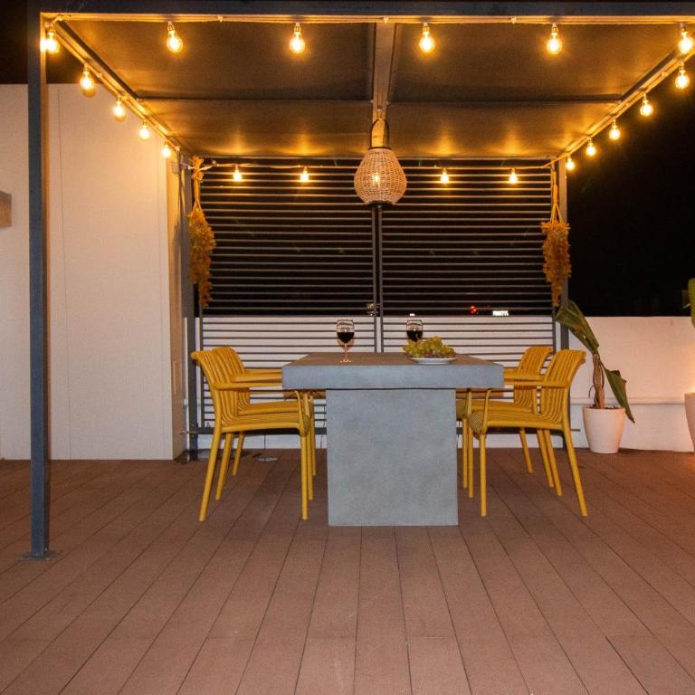 Luxury Penthouse with Jacuzzi & Large Terraces by Passeig de Gràcia - Two-Bedroom Deluxe Apartment with Balcony - 61
