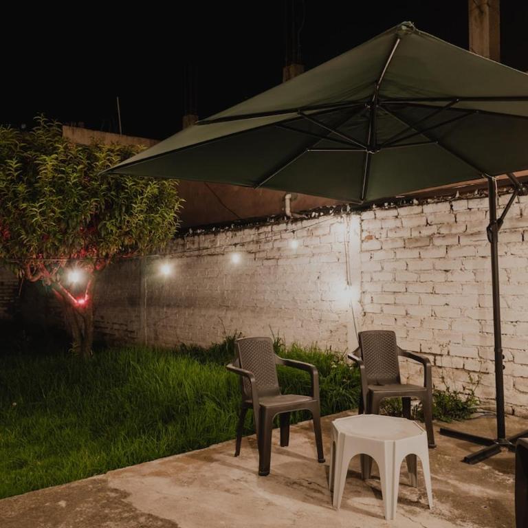 Casa completa con patio y garage privado, cocina completa y todo lo que necesitas para tu viaje - Apartamento de 2 dormitorios - 7