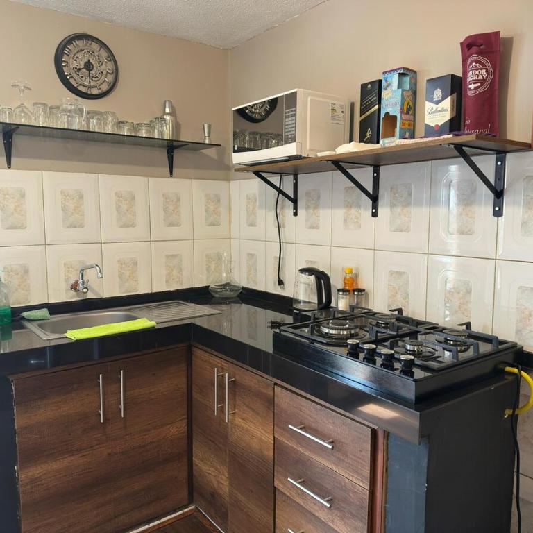 Casa completa con patio y garage privado, cocina completa y todo lo que necesitas para tu viaje - Apartamento de 2 dormitorios - 10