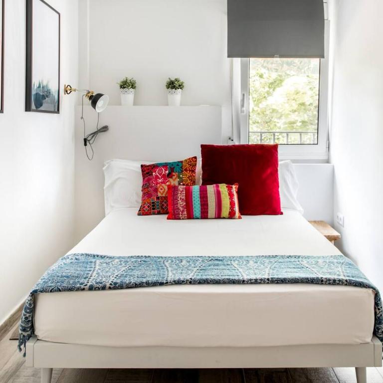Charming Apartment With Vibrant Accents - Apartamento - 11