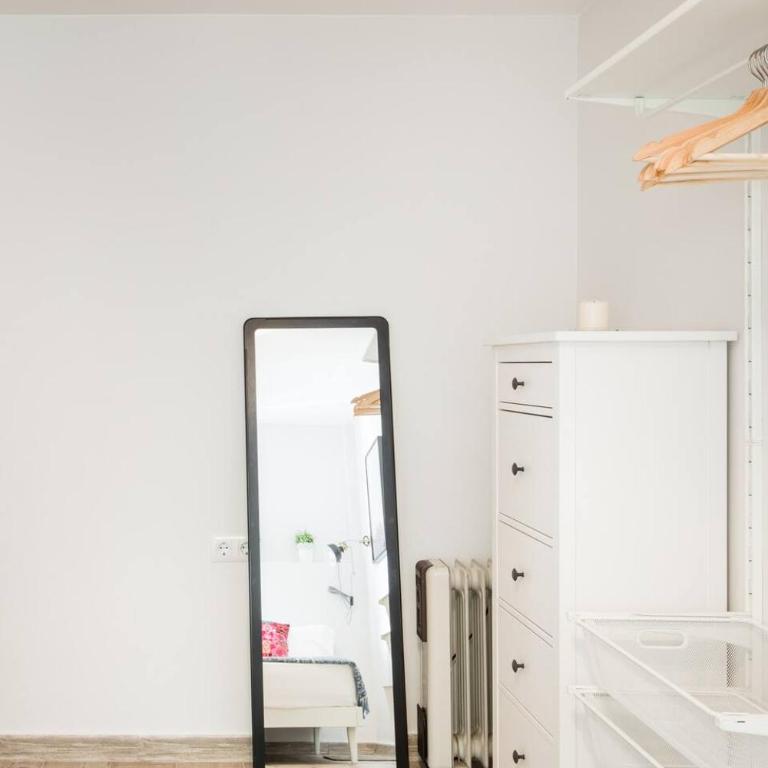 Charming Apartment With Vibrant Accents - Apartamento - 9
