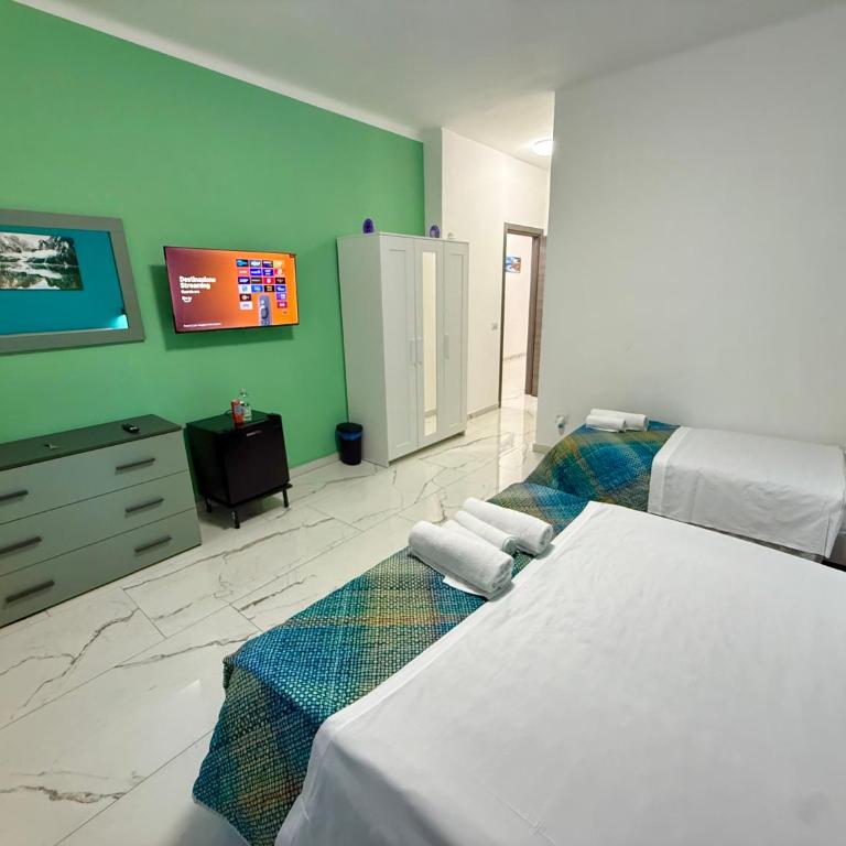 Luna Guest House - Camera Tripla con Bagno Privato - 10