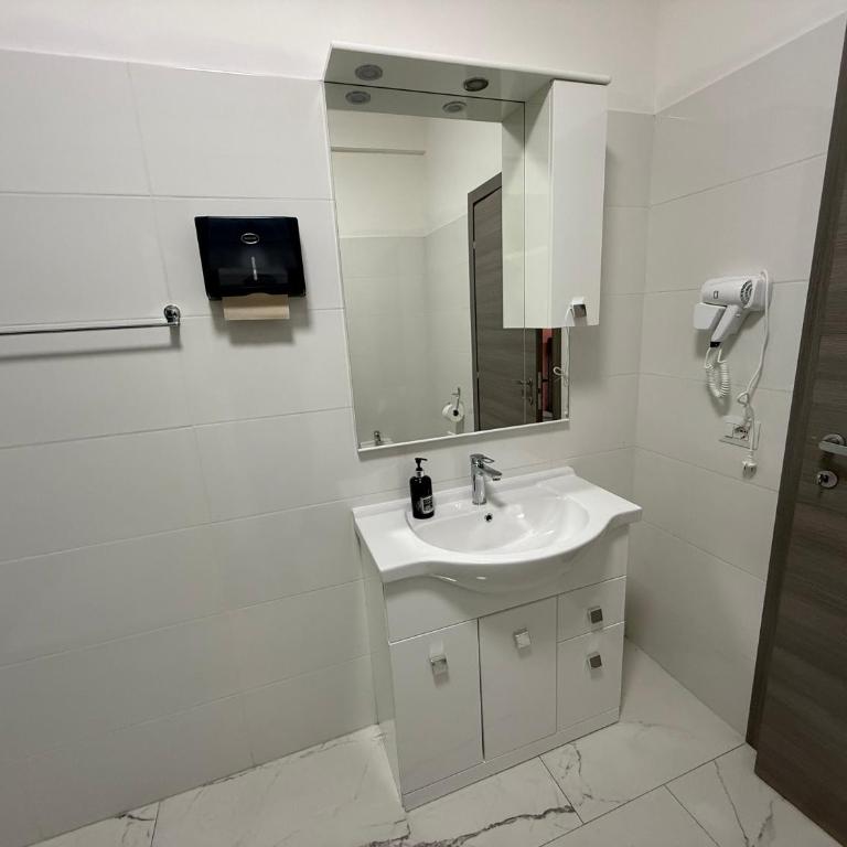 Luna Guest House - Camera Tripla Luxury - 13