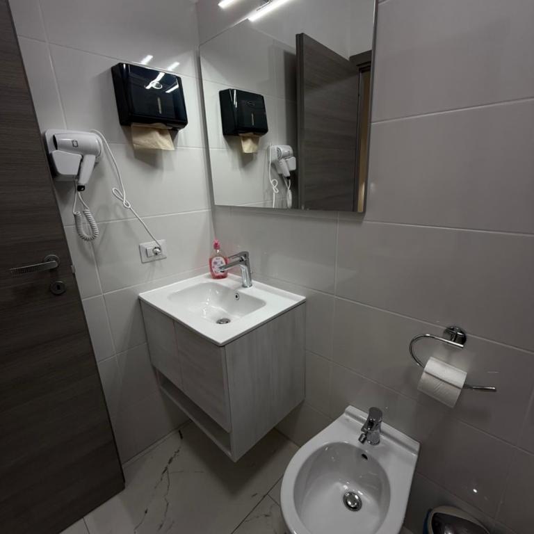 Desire guest House - Camera Tripla con Bagno Privato - 5