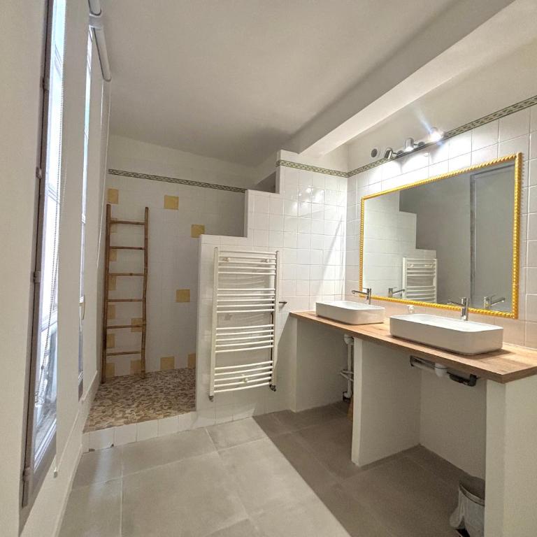 Charmante maison de ville avec cour intérieur - Five-Bedroom House - 9