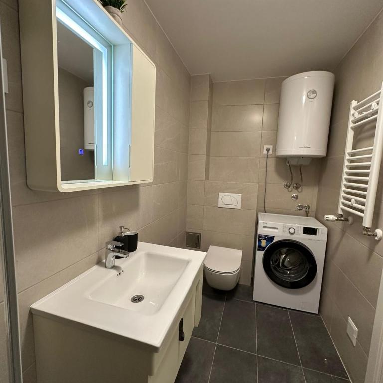I&I Tesla Apartment III - One-Bedroom Apartment - 10