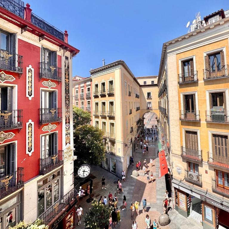 Stylish Plaza Mayor View Prime City Location - Superior Apartment with City View - 3