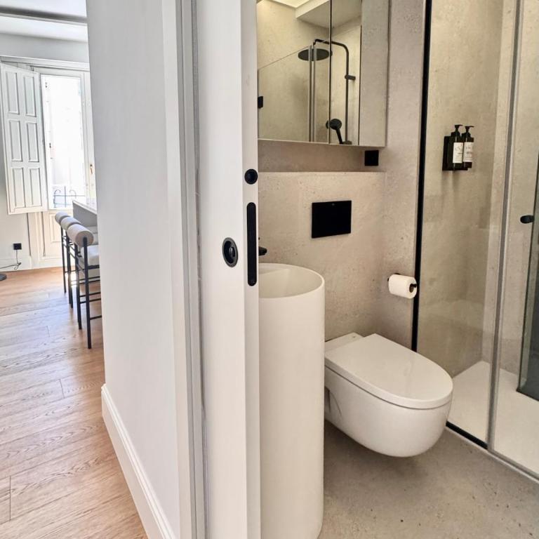Stylish Plaza Mayor View Prime City Location - Superior Apartment with City View - 11