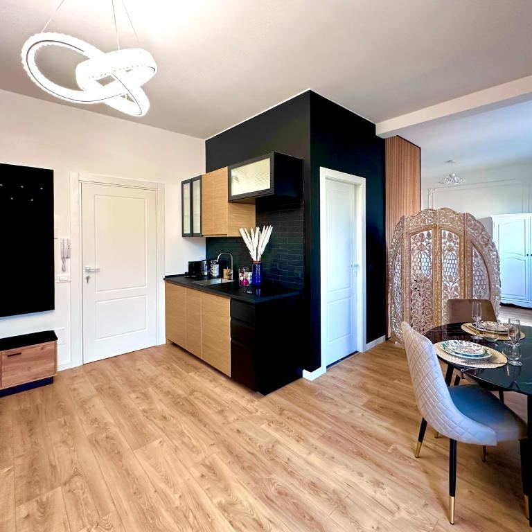 FORTUNA ORO Luxury Stay - One-Bedroom Apartment with Balcony and City View - 14