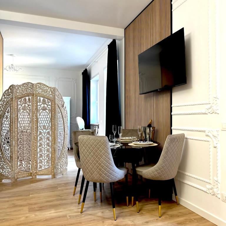 FORTUNA ORO Luxury Stay - One-Bedroom Apartment with Balcony and City View - 18