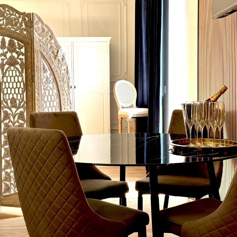 FORTUNA ORO Luxury Stay - One-Bedroom Apartment with Balcony and City View - 16
