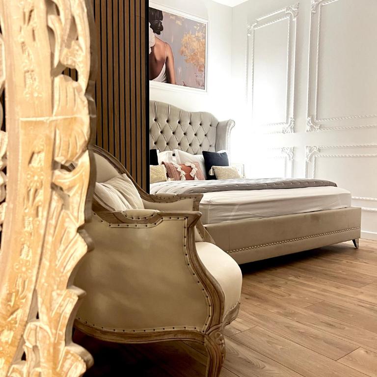 FORTUNA ORO Luxury Stay - One-Bedroom Apartment with Balcony and City View - 1