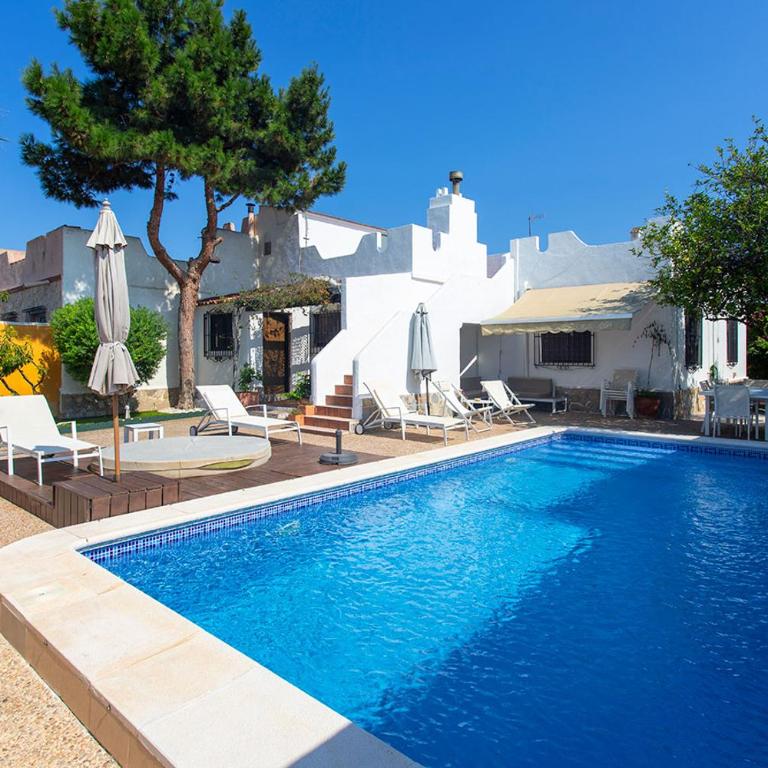 Villa Blanca - Three-Bedroom House - 14