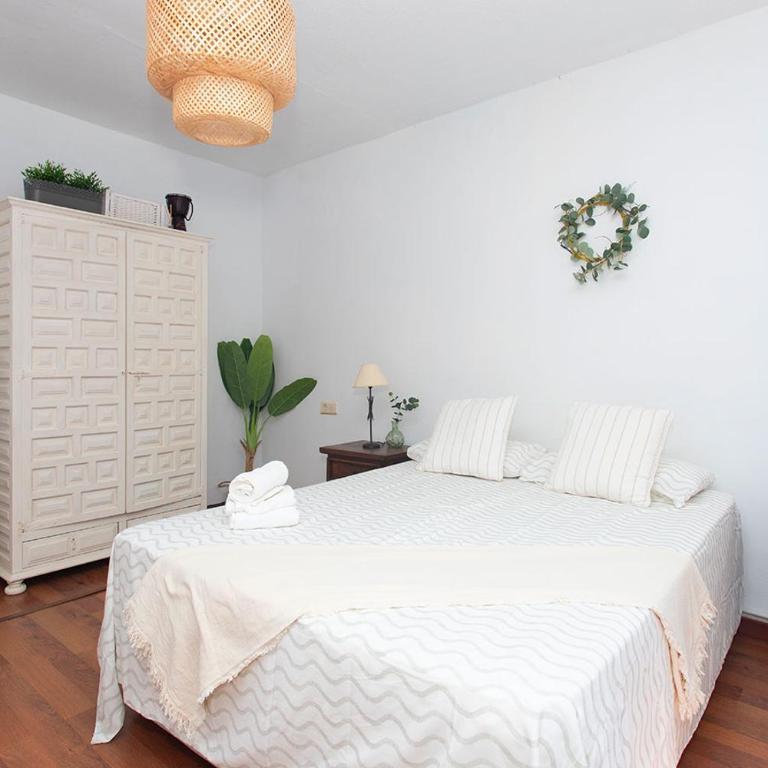 Villa Blanca - Three-Bedroom House - 35