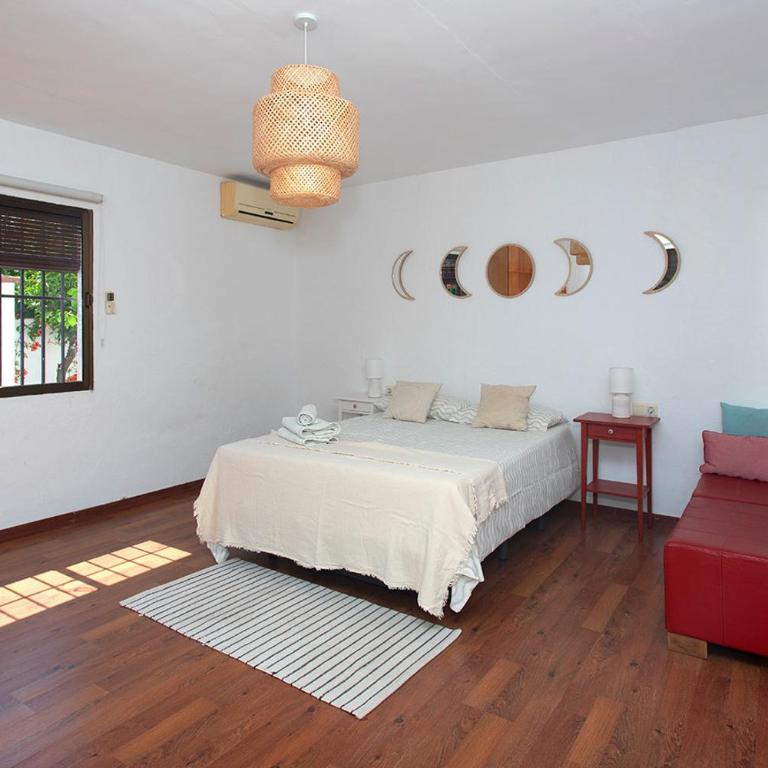 Villa Blanca - Three-Bedroom House - 36