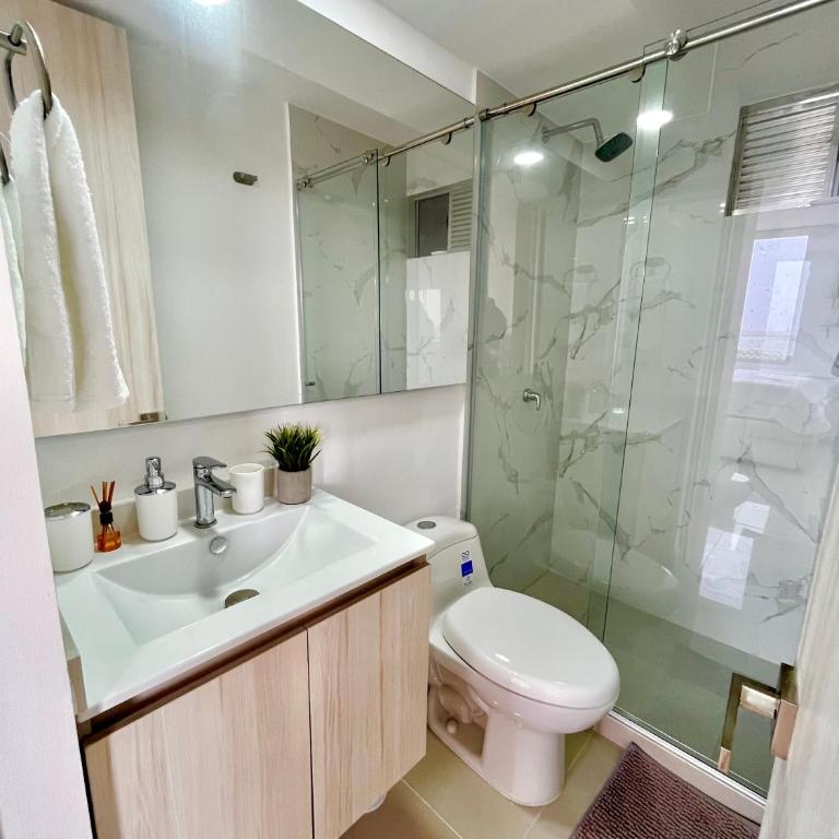Relax with a views, massage chairs and coffee station - Apartamento de 2 dormitorios con vistas al río - 9
