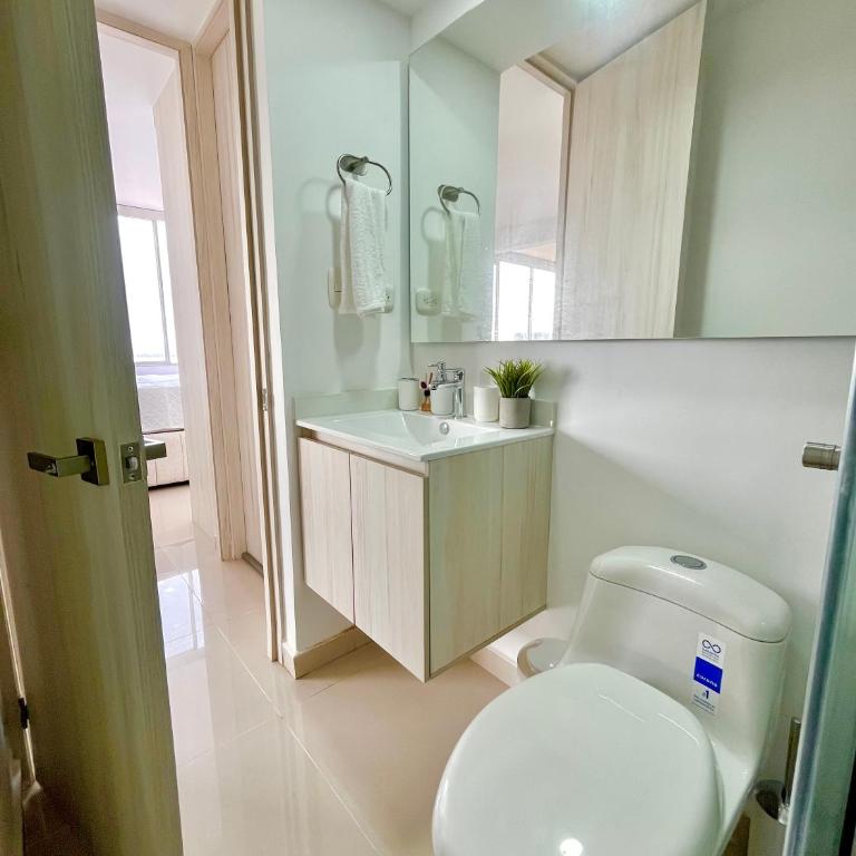 Relax with a views, massage chairs and coffee station - Apartamento de 2 dormitorios con vistas al río - 40