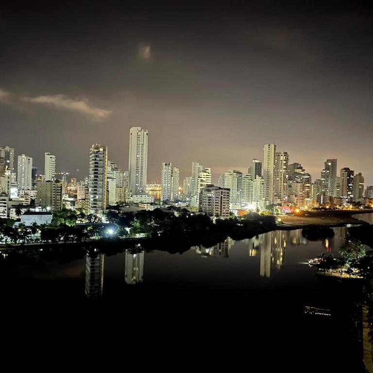 Apto luxury en el laguito edificio marina del rey cartagena frente al mar - Three-Bedroom Apartment - 2