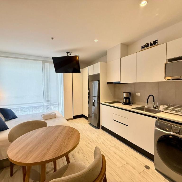 Suite Ejecutiva de Lujo 2 personas, Wi-Fi, cafetera, GYM, Jacuzzy, a 3 minutos del Parque La Carolina - Apartamento de 1 dormitorio - 7