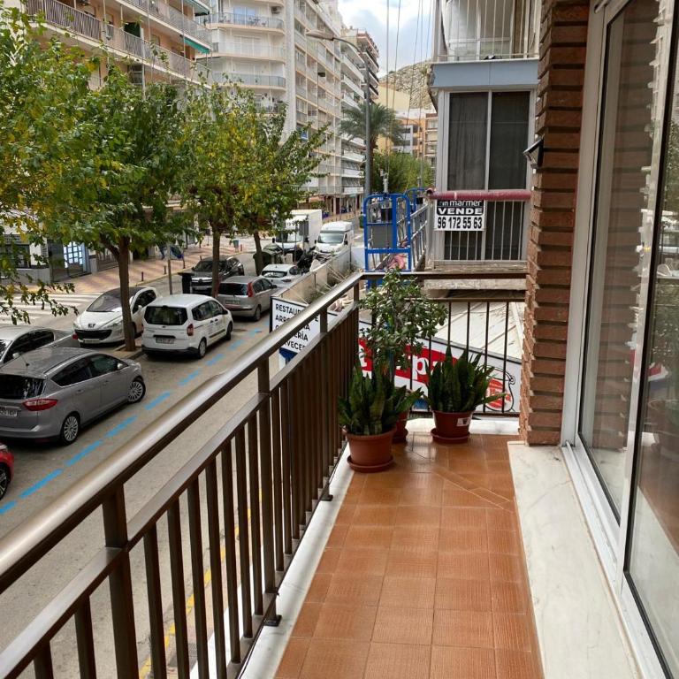 Apartamento en Cullera playa con amplio balcón - Three-Bedroom Apartment - 9