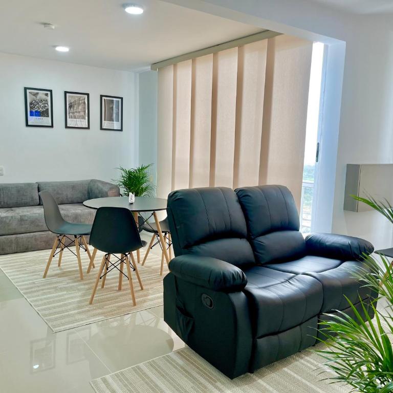 Relax with a views, massage chairs and coffee station - Apartamento de 2 dormitorios con vistas al río - 13