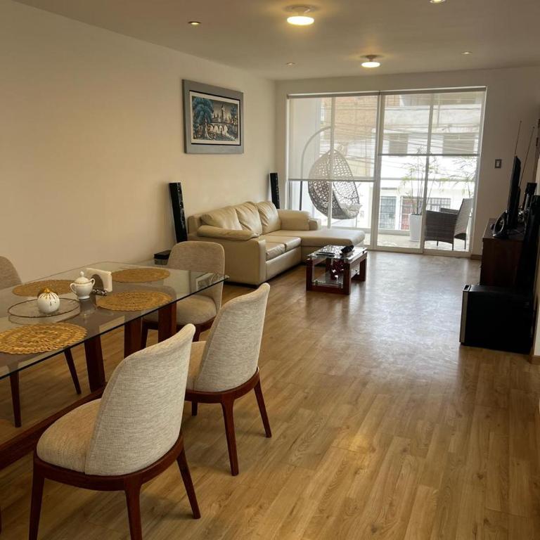 Amplio y acogedor departamento de 130m2 - 2do piso - Three-Bedroom Apartment - 5