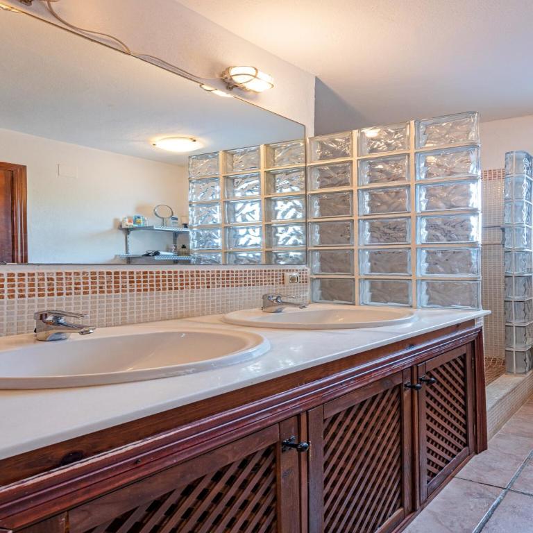 Villa in Zahara by the Beach with Pool - Four-Bedroom Villa - 13