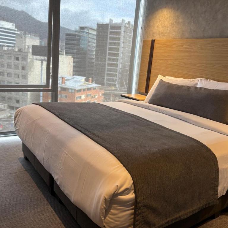Espectacular Apartaestudio con Piscina sobre la calle 100 - Double Room with Mountain View - 3
