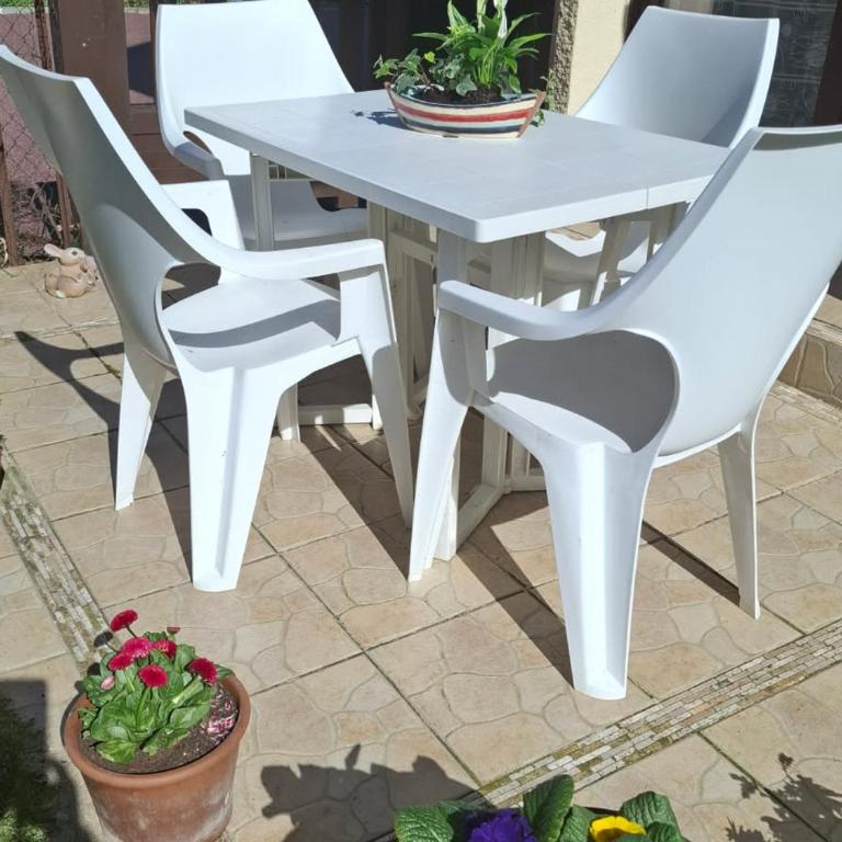 Appartement Jardin 3 Pièces à 80m de la Mer avec Parking Privatif - FR-1-712-98 - Apartment - 1