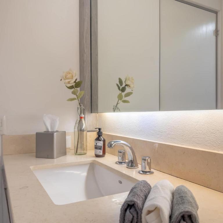 City Gem WiFi, Laundry, Parking, Ideal Location - Apartamento - 25