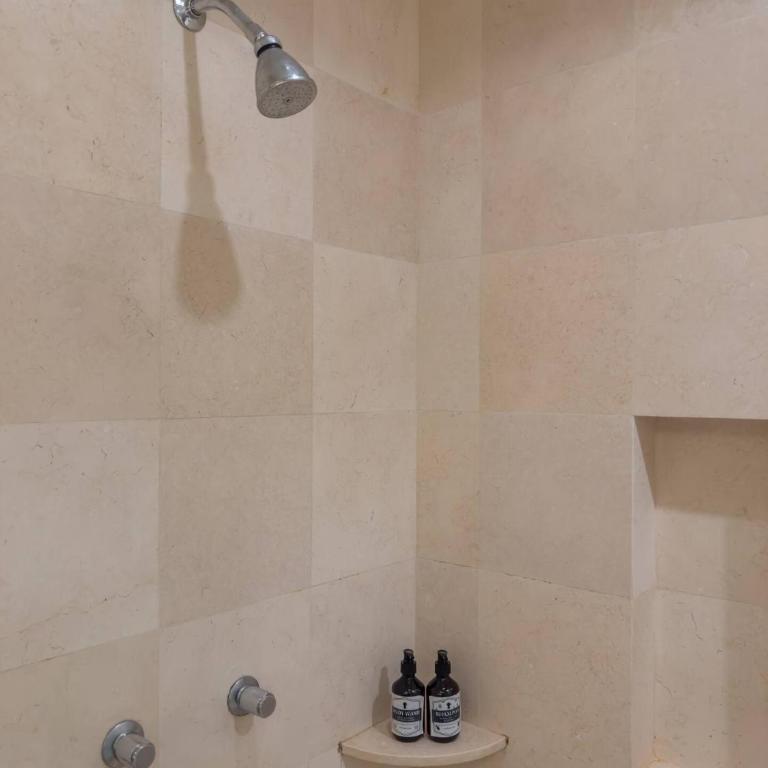 City Gem WiFi, Laundry, Parking, Ideal Location - Apartamento - 24