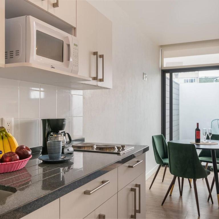 City Gem WiFi, Laundry, Parking, Ideal Location - Apartamento - 4