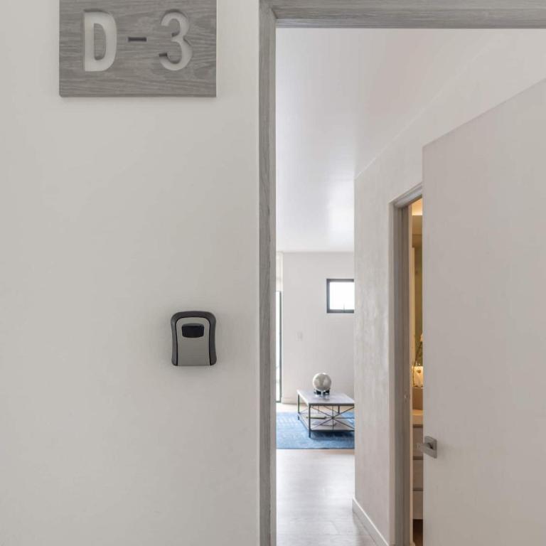 City Gem WiFi, Laundry, Parking, Ideal Location - Apartamento - 35