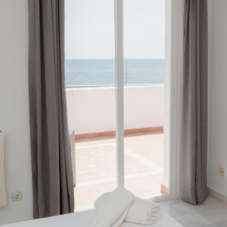 Apartamentos PUERTO MARINA DEL ESTE - Apartamento de 2 dormitorios con balcón y terraza - 16