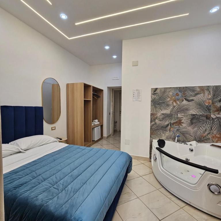 B&B Napoli Centrale Room&Jacuzzi - Camera Matrimoniale Deluxe con Vasca - 23