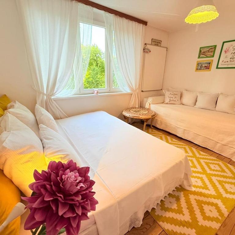 Riverside near Centre, Balcony and Free Parking - Two-Bedroom Apartment - 14