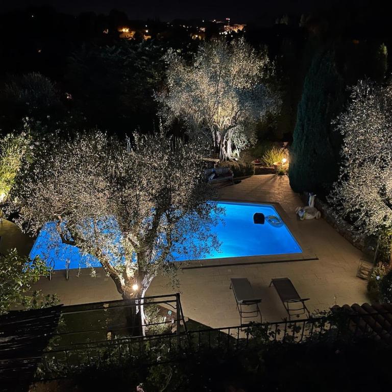 Charming Villa, Sunroof, big pool & olive trees - Villa - 16