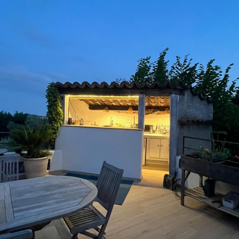 Charming Villa, Sunroof, big pool & olive trees - Villa - 6